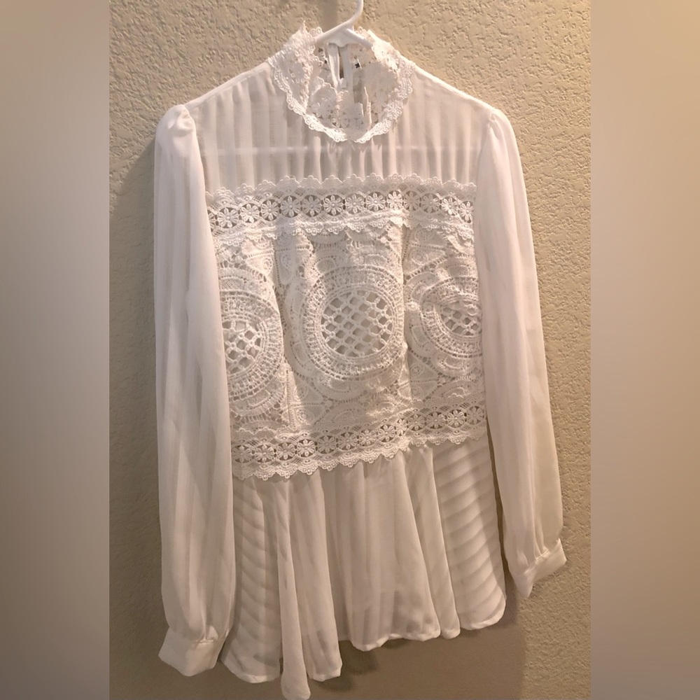 Rosewe Blouse never worn size Medium
